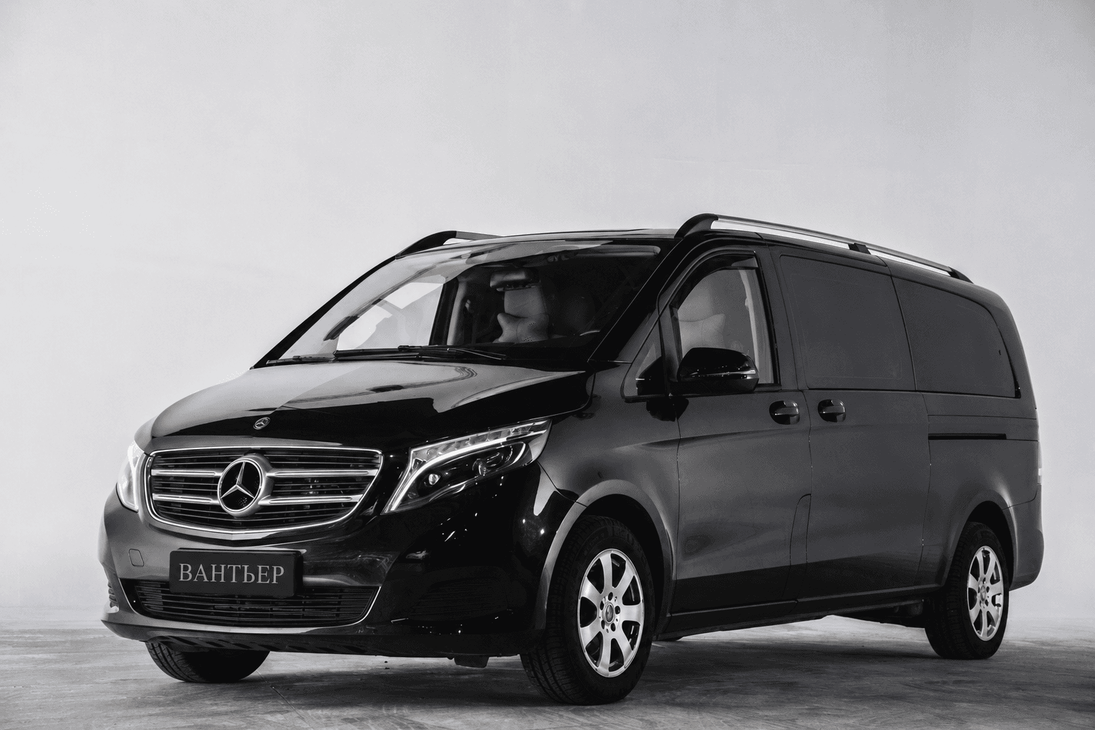 Mercedes-Benz V 200 d — вид спереди-сбоку