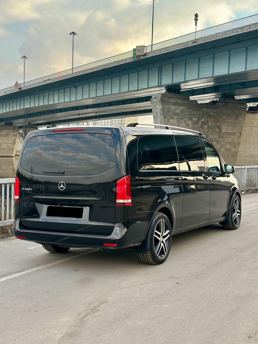 Mercedes-Benz V-Class Extra Long — 2018 — внешний вид, фото 1